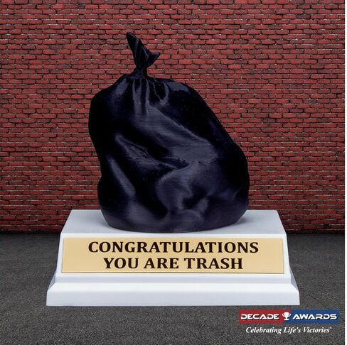 Trash Bag Trophy - جائزة Garbage الأخيرة الفكاهية - جائزة القمامة المضحكة المخصصة - تخصيص الآن (4.5 بوصة) in Saudi Arabia