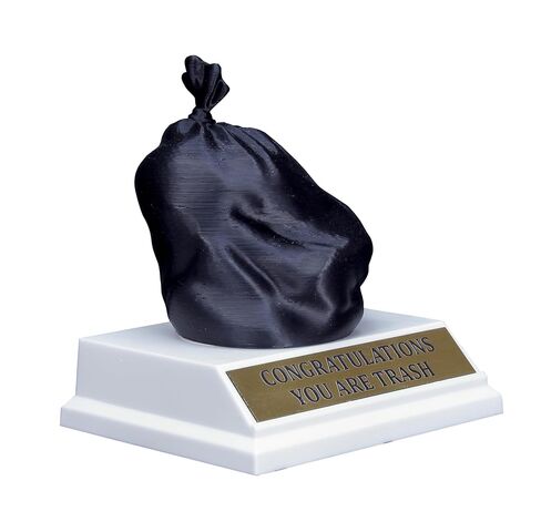 Trash Bag Trophy - جائزة Garbage الأخيرة الفكاهية - جائزة القمامة المضحكة المخصصة - تخصيص الآن (4.5 بوصة) in Saudi Arabia