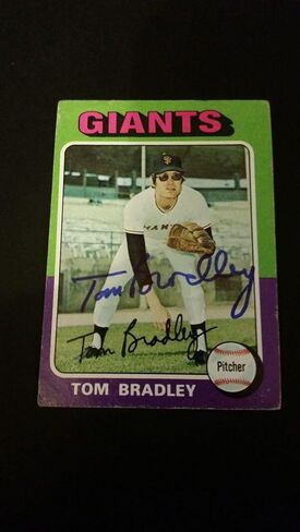 Tom Bradley Giants 1975 Topps #179 Sox Authentic Signed Autograph FB15 - Autographed Baseball Cards in Kuwait