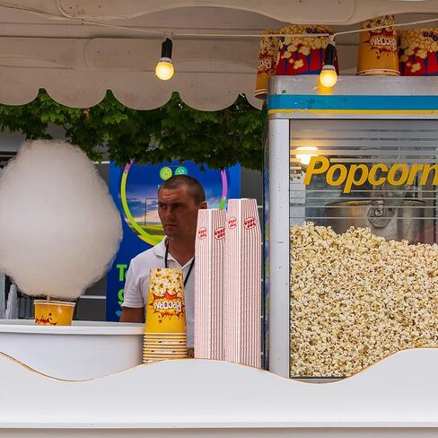 Meanplan 200 PCS Fopcorn Boxes Mini Paper Popcorn Holder Cardboard Carting Container for Party يمكن التخلص من الأكياس الخفيفة لحفل زفاف عيد الميلاد ، 2.2 × 4.2 × 3 في (شريط ، أحمر ، أبيض) in Kuwait