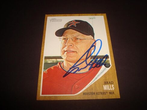 Brad Mills Astros Indians 2011 Topps Heritage #12 تم توقيعه على توقيعه الأصيل 920 - بطاقات موقعة بالبيسبول in Saudi Arabia