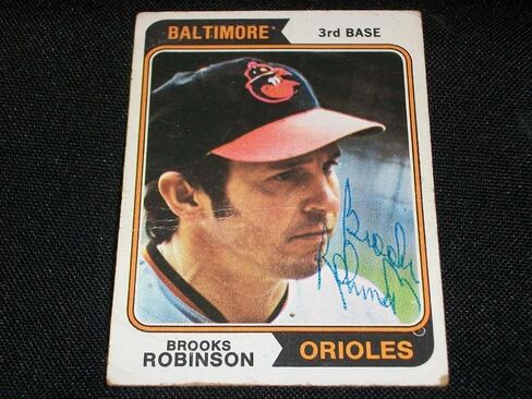 بالتيمور Orioles Hof Brooks Robinson وقع Auto 1974 Topps Card #160 J29 - بطاقات البيسبول الموقعة in Saudi Arabia