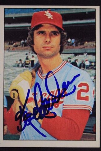 Ken Henderson Braves Autographed 1975 SSPC #147 Signed Card RARE 16L - MLB Autographed Baseball Cards in Saudi Arabia