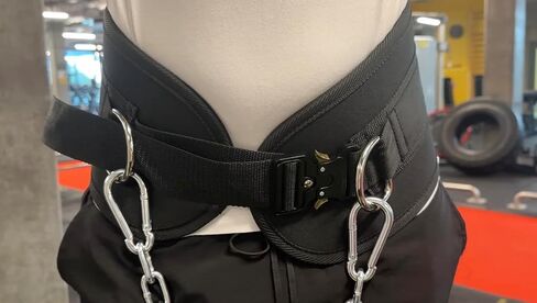 تراجع حزام لرفع الأثقال مع مشبك فولاذي سريع الإغلاق ، وحزام مرجح للمنحدرات والانخفاضات للرجال ، مع سلسلة متينة ومراتين ، رفع الأثقال ، القرفصاء ، كمال الأجسام in Saudi Arabia