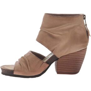 صندل نسائي بكعب باتشولي من OTBT in Kuwait