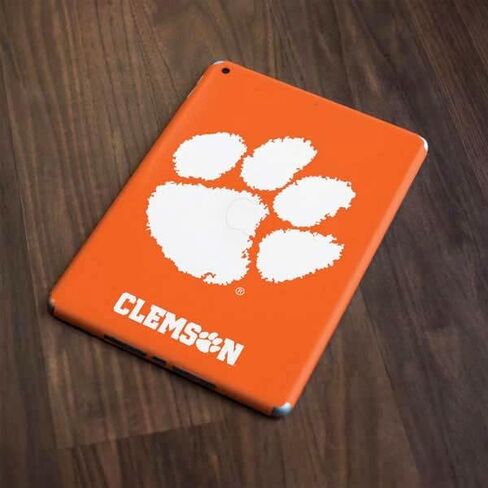 Skinit Skinit Tablet Skin Accompated مع iPad 9.7in (2017) - تصميم الطباعة الكلية College College College College Clemson in Saudi Arabia