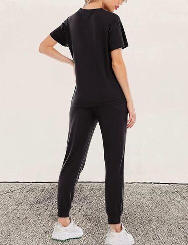 طقم رياضي نسائي بأكمام قصيرة مع جيوب مكون من قطعتين ملابس صالة وسروال طويل طقم رياضي in Kuwait