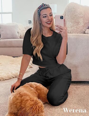 طقم رياضي نسائي بأكمام قصيرة مع جيوب مكون من قطعتين ملابس صالة وسروال طويل طقم رياضي in Kuwait