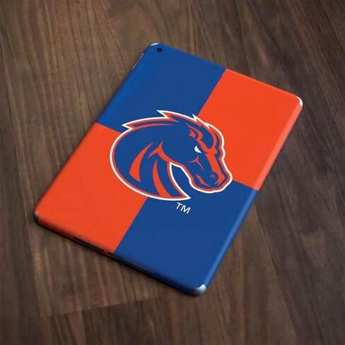 Skinit Skinit Tablet Skinner مع iPad 9.7in (2017) - تصميم College Boise Boise Boise Boise Boise. in Saudi Arabia