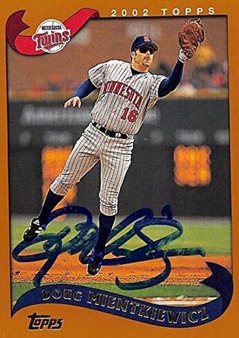 تذكارات رياضية مستودع توقيعه 246204 Doug Mientkiewicz بطاقة البيسبول الموقعة - Minnesota Twins 2002 Topps - رقم 105 in Saudi Arabia