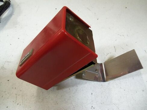Honeywell S437A1025 SAIL SILL SWITCH ، 1 spst مع حالة وغطاء in Saudi Arabia