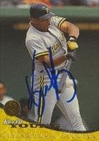 Kevin Young Pittsburgh Pirates 1994 Leaf Set Card. يأتي هذا العنصر مع شهادة أصالة من رياضة السيارات. موقعة - بطاقات البيسبول موقعة in Kuwait