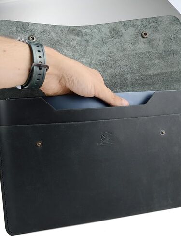 حافظة ماك بوك اير 13 بوصة من الجلد الطبيعي 100% مصنوعة يدويًا/حقيبة ماك بوك اير 13 بوصة (أسود) in Kuwait