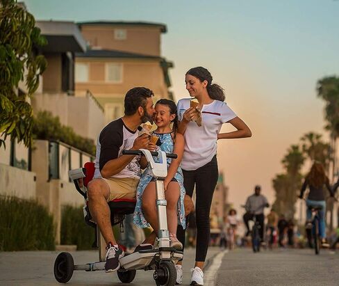 ATTO قابلة للطي على السفر التي تعمل بالطاقة التنقل عن طريق Movinglife ، سكوتر كهربائي محمول كامل الحجم ، بطارية ليثيوم خفيفة الوزن ، معتمدة من شركة الطيران in Kuwait