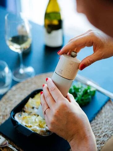 Peugeot Line Carbon Pepper Mill 12 سم - 4.75 ″ in Kuwait
