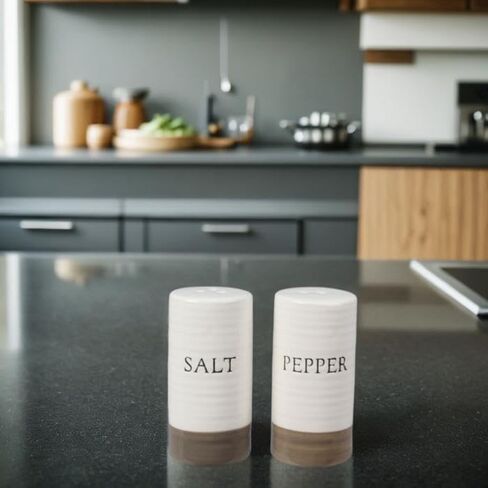 Young's Inc. Ceramic Salt and Pepper Shaker Set - إكسسوارات وديكور طاولة المطبخ لطيف - مزرعة in Kuwait
