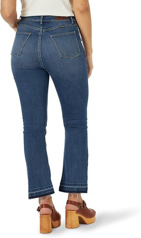 بنطلون جينز نسائي من Wrangler Kick Flare عالي الارتفاع in Kuwait