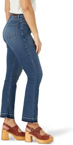 بنطلون جينز نسائي من Wrangler Kick Flare عالي الارتفاع in Kuwait