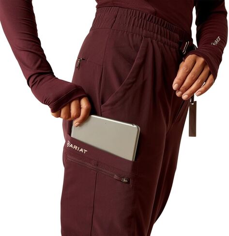 ARIAT Women's Blackwell Cargo Stretch Jogger Scrub Pant in Saudi Arabia