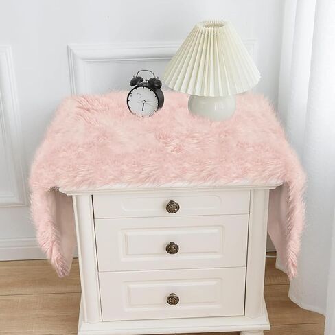 Yuboo Fluffy Desser Runners لغرفة النوم ، White Chrismtas Table Runner Fur Fur Touch لمسة غطاء خزانة ملابس أعلى ، عداء طاولة الفراء فو لمطاولة القهوة ، غرفة المعيشة 14 × 72 بوصة in Kuwait