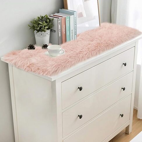 Yuboo Fluffy Desser Runners لغرفة النوم ، White Chrismtas Table Runner Fur Fur Touch لمسة غطاء خزانة ملابس أعلى ، عداء طاولة الفراء فو لمطاولة القهوة ، غرفة المعيشة 14 × 72 بوصة in Kuwait