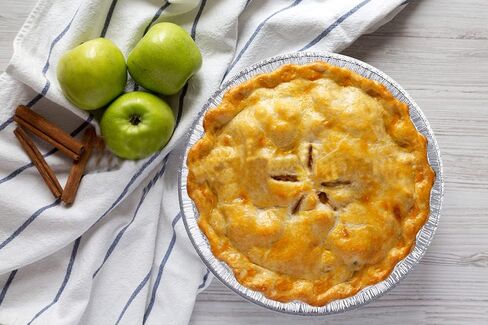 DecorRack 14 Round Aluminum Pans with Dome Lid, 9 Inch Heavy Duty Tin Foil Pans, Perfect for Reheating, Baking, Roasting, Meal Prep, To-Go Containers, Environmentally Friendly (Pack of 14) in Kuwait