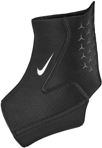 Nike Unisex – Adult's Pro 3.0 Protector in Saudi Arabia