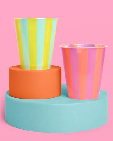 Xo ، Fetti Pink + Green Pool Party Coups | 16 PCS 12 أوقية | شرب الصيف ، زينة ملونة ، مشروبات حفلات العازبة ، لوازم أعياد الميلاد in Saudi Arabia
