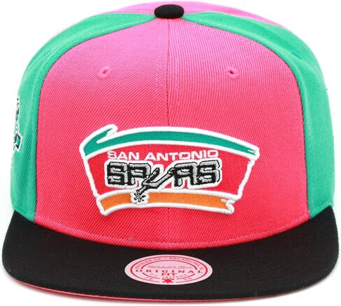 Mitchell & Ness San Antonio Spurs Hardwood Classics NBA على غطاء القبعة القابلة للتعديل - الوردي/الأسود/البط البري in Saudi Arabia
