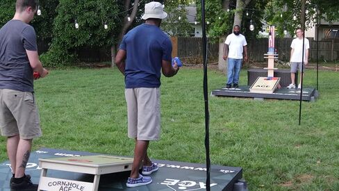 كتلة التدفق | Ace Pro Cornhole Bags + Pro Kits | مجموعة وسادة الكتلة | مزدوج الجانب البقع عصا كل الطقس | حقبة اختيارية في حالة حملها | مجموعة من 4 in Kuwait