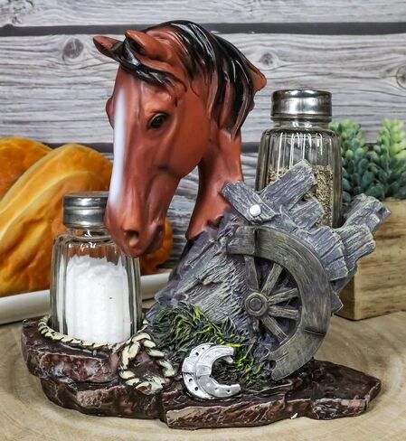 Ebros Country Western Chestnut Brown Stallion Horse by Farm Wagon Wheel Lasseshoes Salt و Pepper Hards Horder Set 6.25 "تمثال ديكور ريفي عالي الطراز (بني بني) in Saudi Arabia