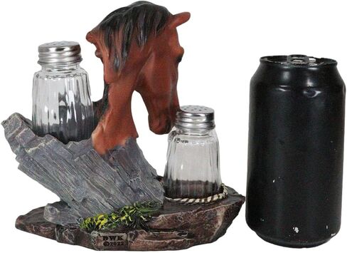 Ebros Country Western Chestnut Brown Stallion Horse by Farm Wagon Wheel Lasseshoes Salt و Pepper Hards Horder Set 6.25 "تمثال ديكور ريفي عالي الطراز (بني بني) in Saudi Arabia