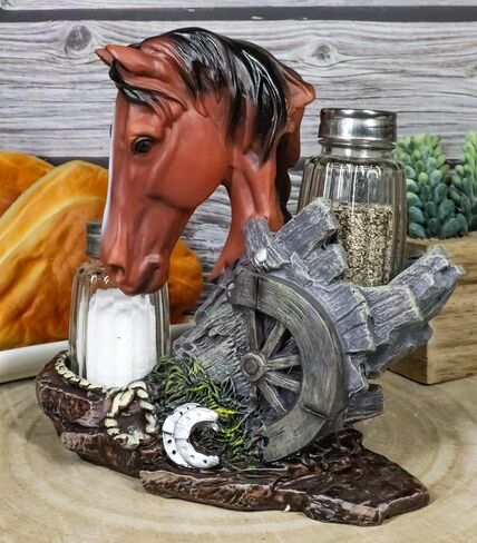 Ebros Country Western Chestnut Brown Stallion Horse by Farm Wagon Wheel Lasseshoes Salt و Pepper Hards Horder Set 6.25 "تمثال ديكور ريفي عالي الطراز (بني بني) in Saudi Arabia