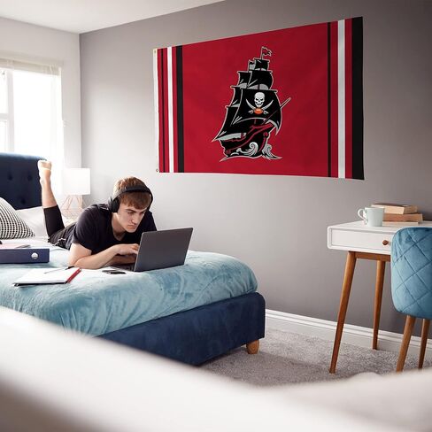 Rico Industries NFL Tampa Bay Buccaneers Throwback 3 'x 5' flag 3 'x 5' banner flag side -side - indoor أو ourdoor - décor in Kuwait