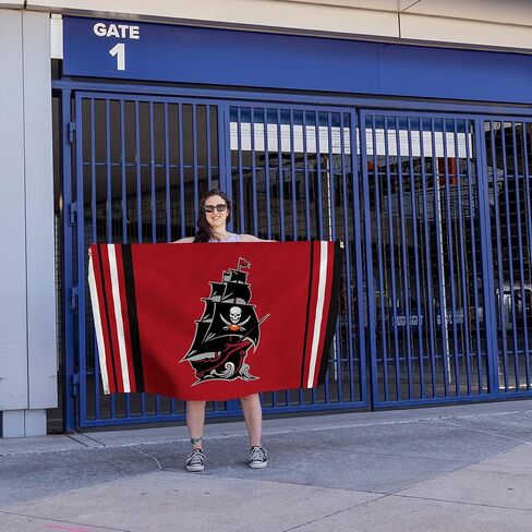Rico Industries NFL Tampa Bay Buccaneers Throwback 3 'x 5' flag 3 'x 5' banner flag side -side - indoor أو ourdoor - décor in Kuwait