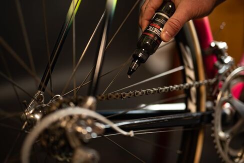 SILCA Synergetic Wet Bike Chain Lube | Bike Lube Designed to Protect Drivetrain Components | Long-Lasting Bike Chain Oil for Clean, Smooth, and Silent Drivetrains | Waterproof Bicycle Chain Lube (2oz) in Saudi Arabia