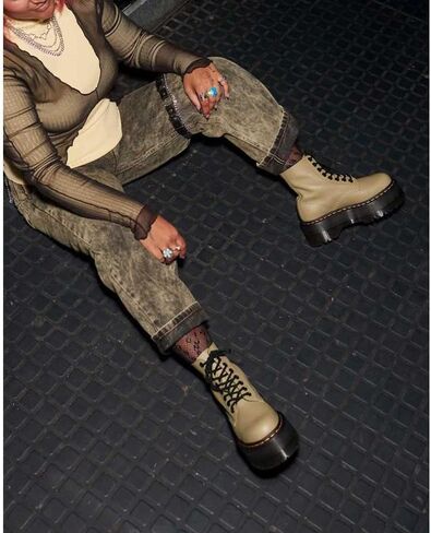 حذاء Dr. Martens النسائي 1460 Pascal Max Combat in Saudi Arabia