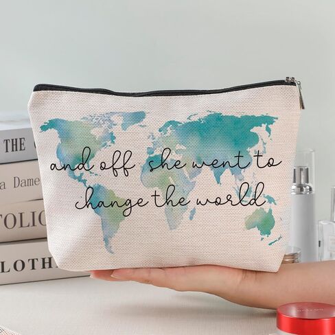 Bag4، And Off She Went To Change The World، هدية حقيبة مكياج، هدية تخرج لها، هدية عيد ميلاد للأخوات والأصدقاء وزملاء الدراسة، هدية ابنة، هدية أخت، حقيبة خريطة العالم in Saudi Arabia