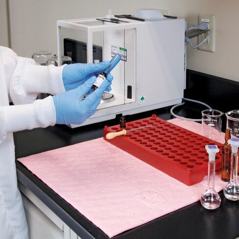 New Pig Hazmat Chemical Absorbent Mat Pads - 200 Pads per Bag - 15" W x 20" L - Absorbs up to 14 oz. per Pad - MAT302 in Kuwait