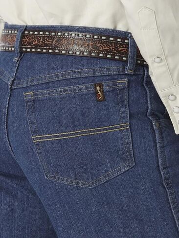 جينز Wrangler الرجالي مقاس 20x مريح بساق مستقيمة in Saudi Arabia