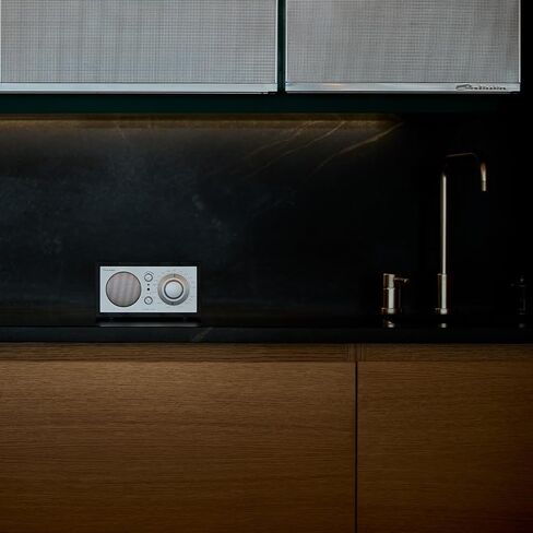 Tivoli Audio model One Am/ fm Table Radio, Classic/ Walnut, 2.4 Lb in Kuwait