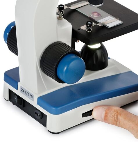 مجهر أحادي مركب AmScope M150C-50WM-50P100S، عدسات WF10x وWF25x، تكبير 40x-1000x، إضاءة LED، برايتفيلد، مكثف أحادي العدسة، تركيز محوري خشن ودقيق، مرحلة عادية، 110 فولت، تتضمن مجموعة من 50 شريحة مُجهزة، 50 بلورة in Kuwait