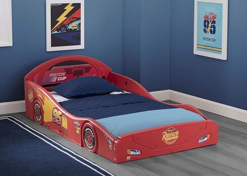 دلتا أطفال ديزني بيكسار سيارات Lightning McQueen Race Car Toddler Bed Sweet Sway in Kuwait
