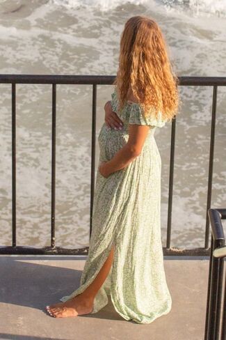 Pinkblush Floral Shulk قبالة فستان الكتف Maxi Maxi in Kuwait