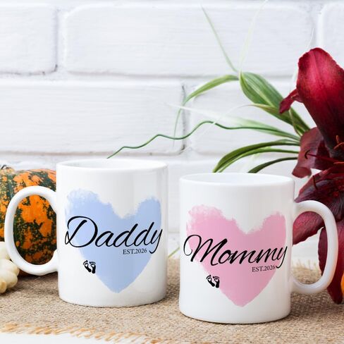 Daddy Mommy Est 2025 Mugs ، Hew Parents Gifts لأول مرة 2025 ، إعلان الحمل للآباء والأمهات ، هدايا استحمام الطفل لأبي أمي شاي كوب 11 أوقية in Saudi Arabia