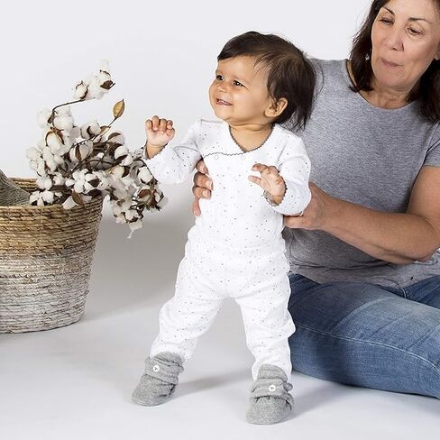 Burt's Bees Baby Build Baby Essentials-Bee Bee Booties Heather Gray (3-6 أشهر) + 3 حزم القفازات الصلبة في منتصف الليل (مقاس واحد) ، أساسية من القطن العضوي للدفء والراحة in Saudi Arabia