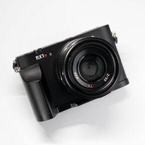Wood Hand Grip L Plate Aluminum Alloy Base for RX1R3 RX1R III Camera (Black Aluminum) in Saudi Arabia