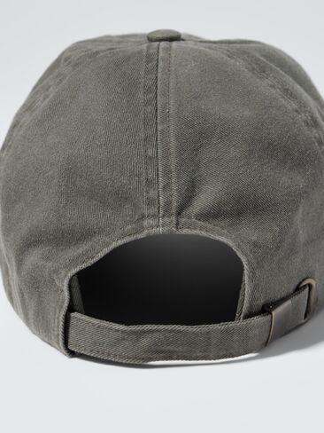 Uniqlo UV Protection Cap | جان ميشيل باسكيات in Saudi Arabia