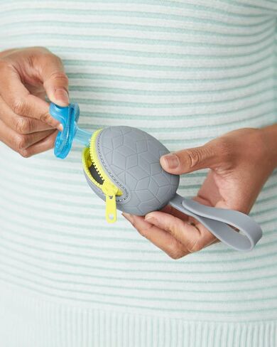 Skip Hop Baby Silicone Holder Case مع فتح وحزام سهل الوصول ، يناسب 2 ملعقة ، الشوفان in Saudi Arabia