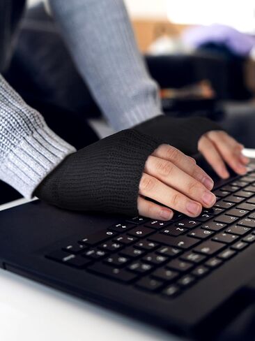 قفازات Blulu الدافئة بدون أصابع مع فتحة إبهام، قفازات قيادة نصف أصابع مريحة للرجال والنساء in Kuwait